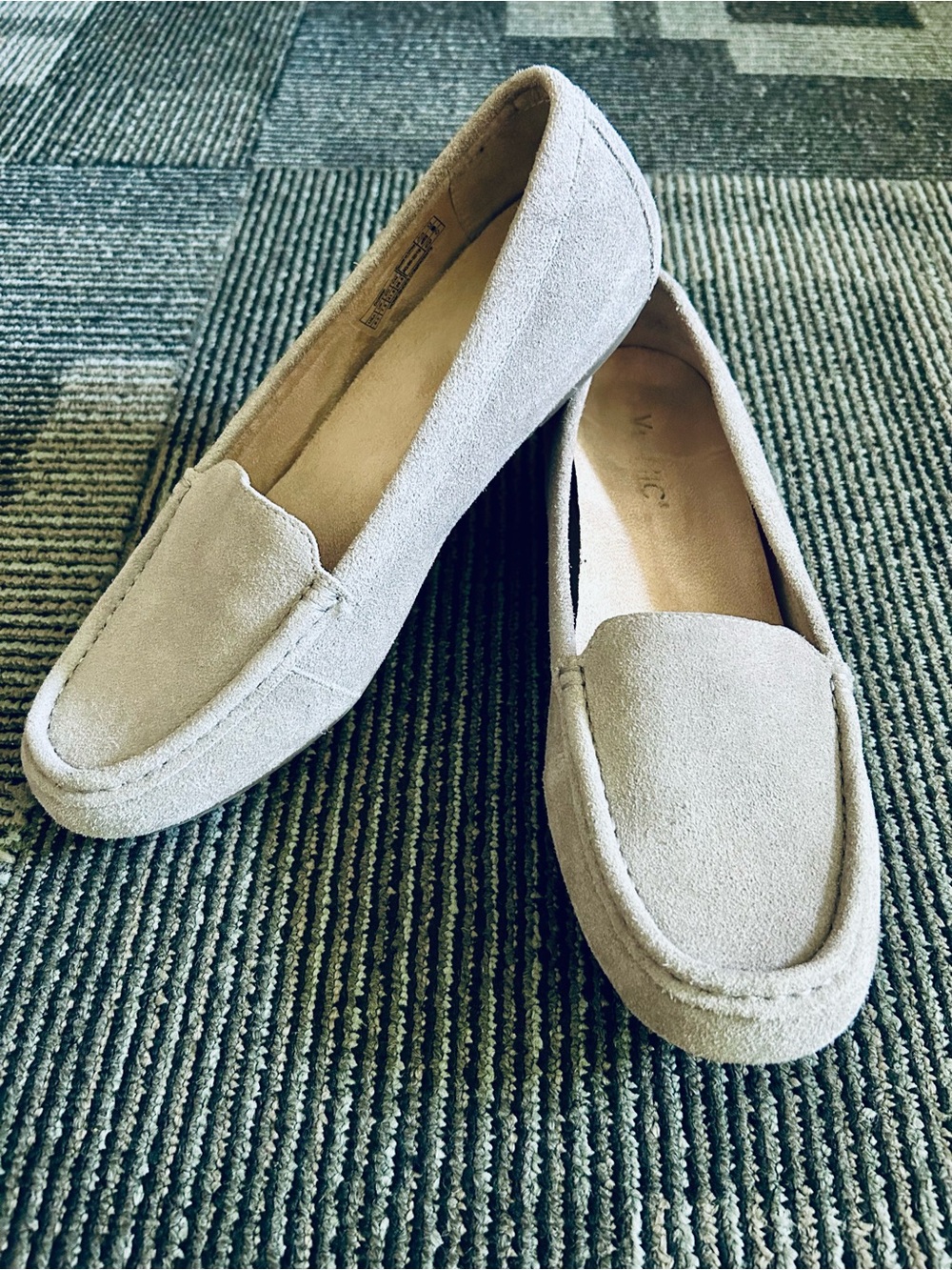 Vionic Dove Gray Debbie Suede Moccasin Loafers, size 9.5 EU 41.5 FLAW